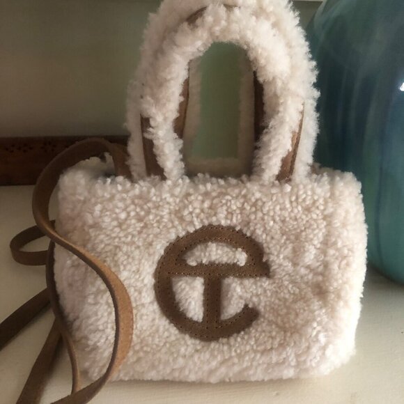 TELFAR X UGG Small Shoppers Bag Shearling Tote Chestnut & Natural - Picture 2 of 16